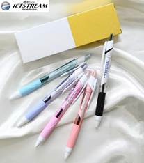 三菱鉛筆　ジェットストリーム　0.5mm