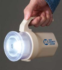 備えて安心 単1形から単4形まで使えるハンディライト