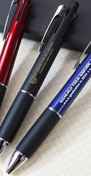 定番多機能ボールペン！三菱鉛筆　ジェットストリーム 多機能ペン 4&1 　0.5mm