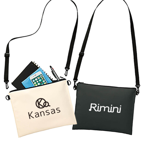 ロゴ入りのサコッシュのイメージ