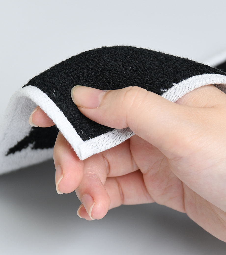 毛違いジャガードハンカチタオルを触ったときのイメージ