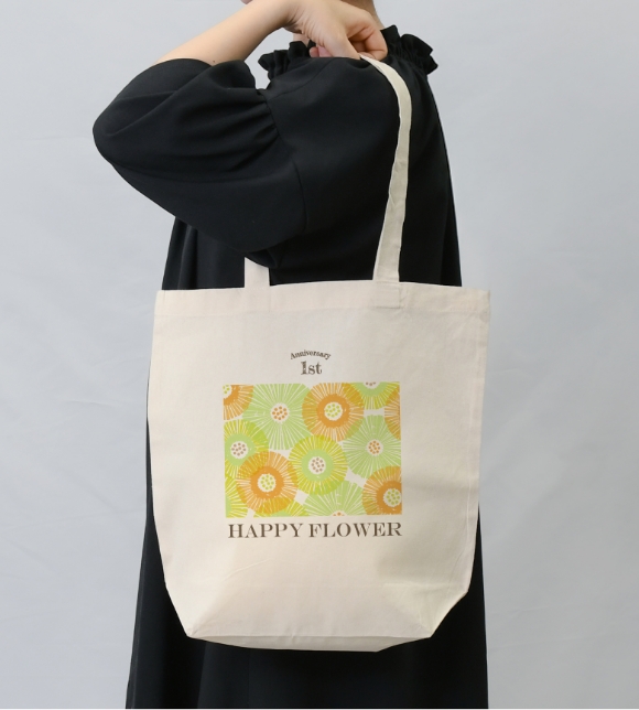 やや透けにくいエコ素材のオーガニック厚手コットンバッグ(M)の使用イメージ（本体色ナチュラル）