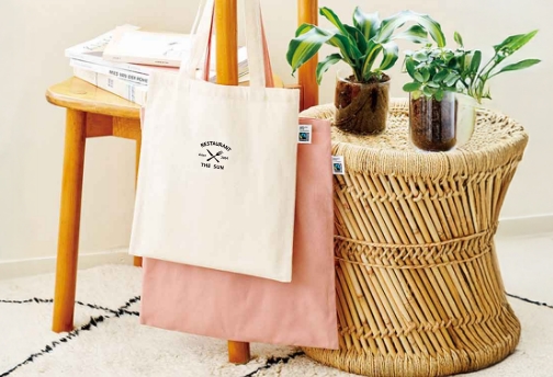 印刷範囲に対して余白のあるデザインを印刷したおしゃれなコットントートバッグの例