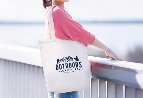 本体色ナチュラルのコットントートバッグに濃色で印刷した場合のコントラスト例