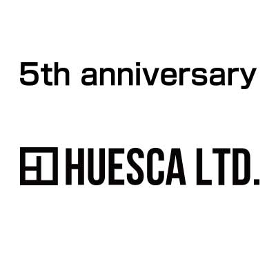 5th anniversaryの文言と会社ロゴの2個を支給されたイメージ