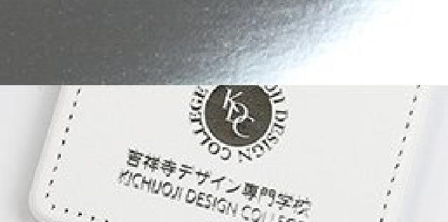 銀色の箔押し印刷をしたノベルティのイメージ
