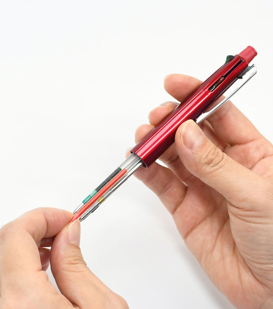 三菱鉛筆 ジェットストリーム 多機能ペン 4&1  0.5mm　インク芯の替え方　新しいインク芯を差す画像