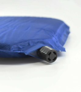 ポータブルエアークッション（収納袋付き）の空気弁の画像